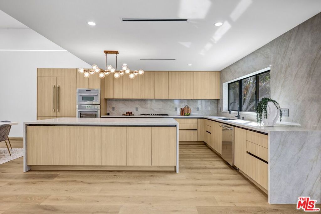 11404 Biona Drive, Los Angeles, CA 90066 — photo 5