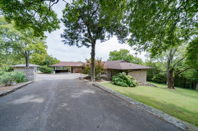 609 Cherokee Ave, Fayetteville, TN 37334
