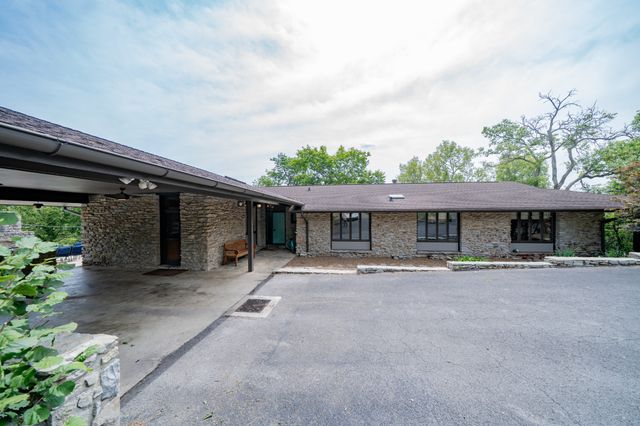 609 Cherokee Ave, Fayetteville, TN 37334
