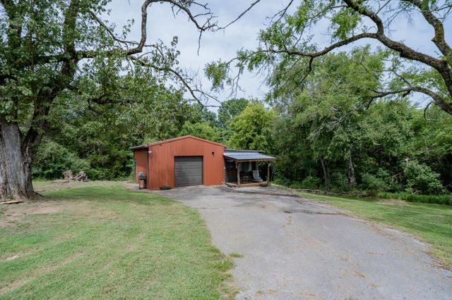 609 Cherokee Ave, Fayetteville, TN 37334
