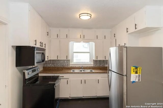 719 KELLY ST, Poteet, TX 78065