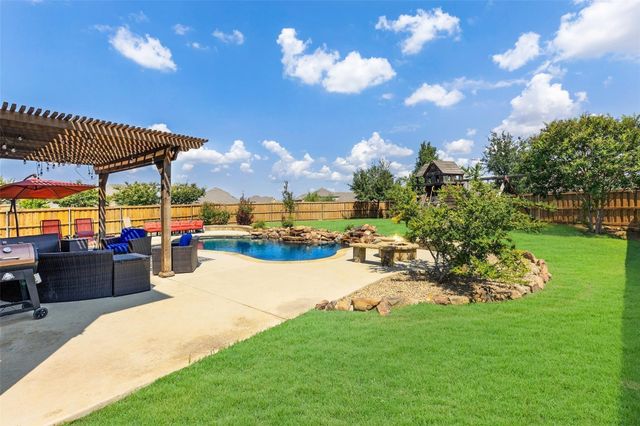 8229 Spitfire Trail, Aubrey, TX 76227