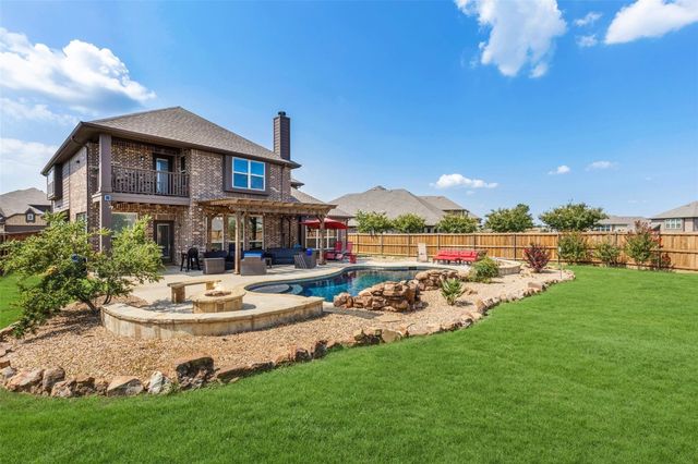 8229 Spitfire Trail, Aubrey, TX 76227