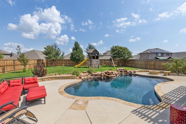 8229 Spitfire Trail, Aubrey, TX 76227