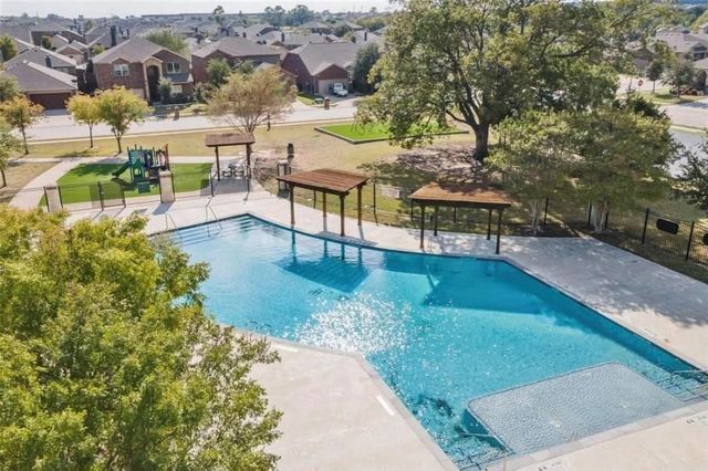 8229 Spitfire Trail, Aubrey, TX 76227