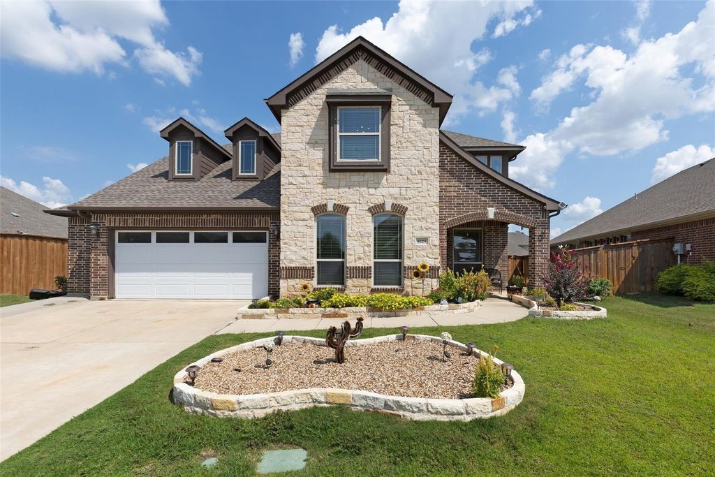 8229 Spitfire Trail, Aubrey, TX 76227