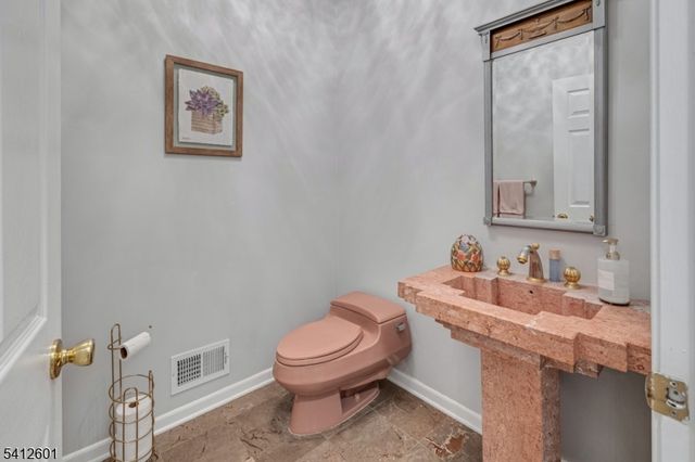 16 Lenape Trail, Montclair Twp., NJ 07043