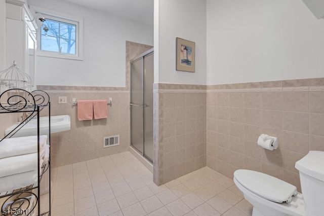 16 Lenape Trail, Montclair Twp., NJ 07043