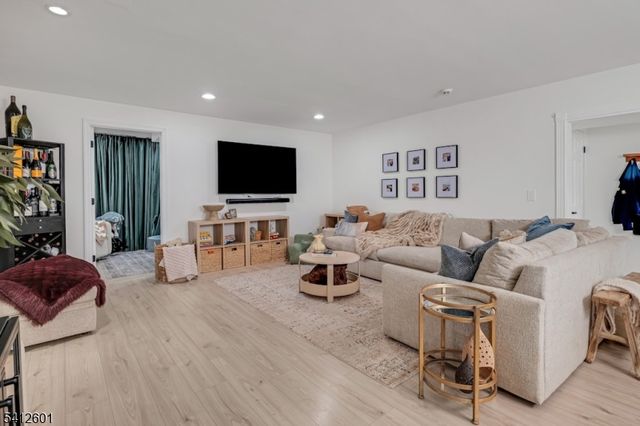 16 Lenape Trail, Montclair Twp., NJ 07043