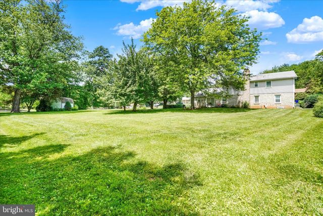 20 FOX RUN DR, York, PA 17403