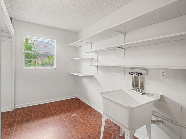 1513 NEW BEDFORD DRIVE, Sun City Center, FL 33573