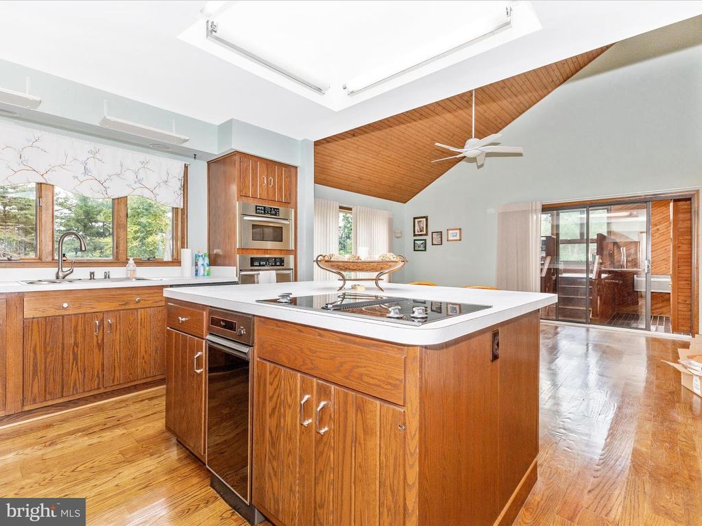 Image 14 of property listing at 10334 HARP RD, Walkersville, MD 21793