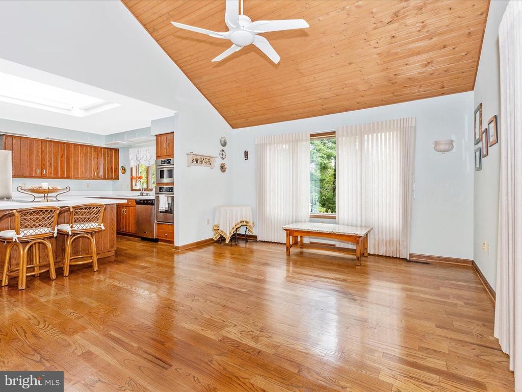 Image 16 of property listing at 10334 HARP RD, Walkersville, MD 21793