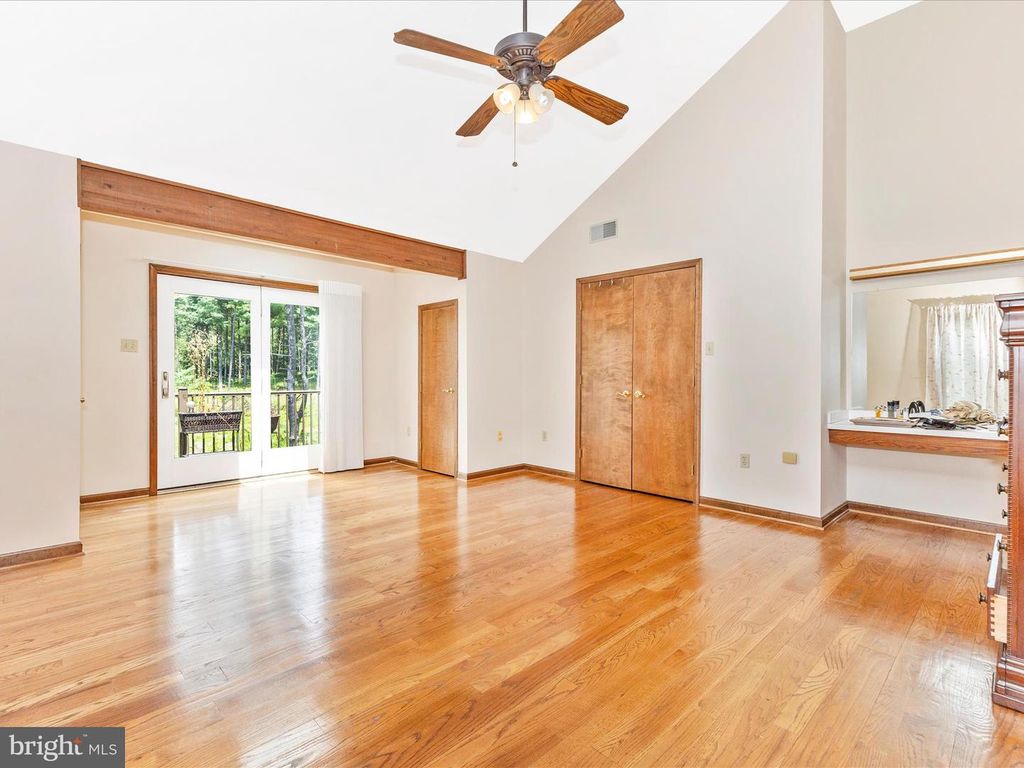 Image 19 of property listing at 10334 HARP RD, Walkersville, MD 21793