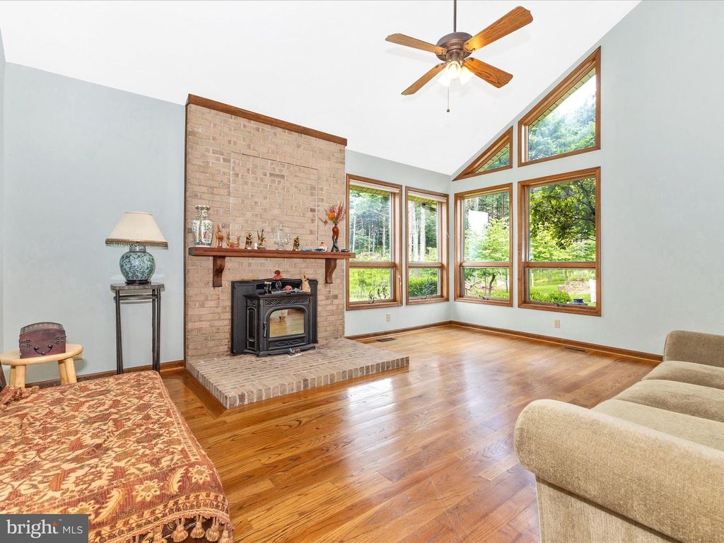 Image 4 of property listing at 10334 HARP RD, Walkersville, MD 21793