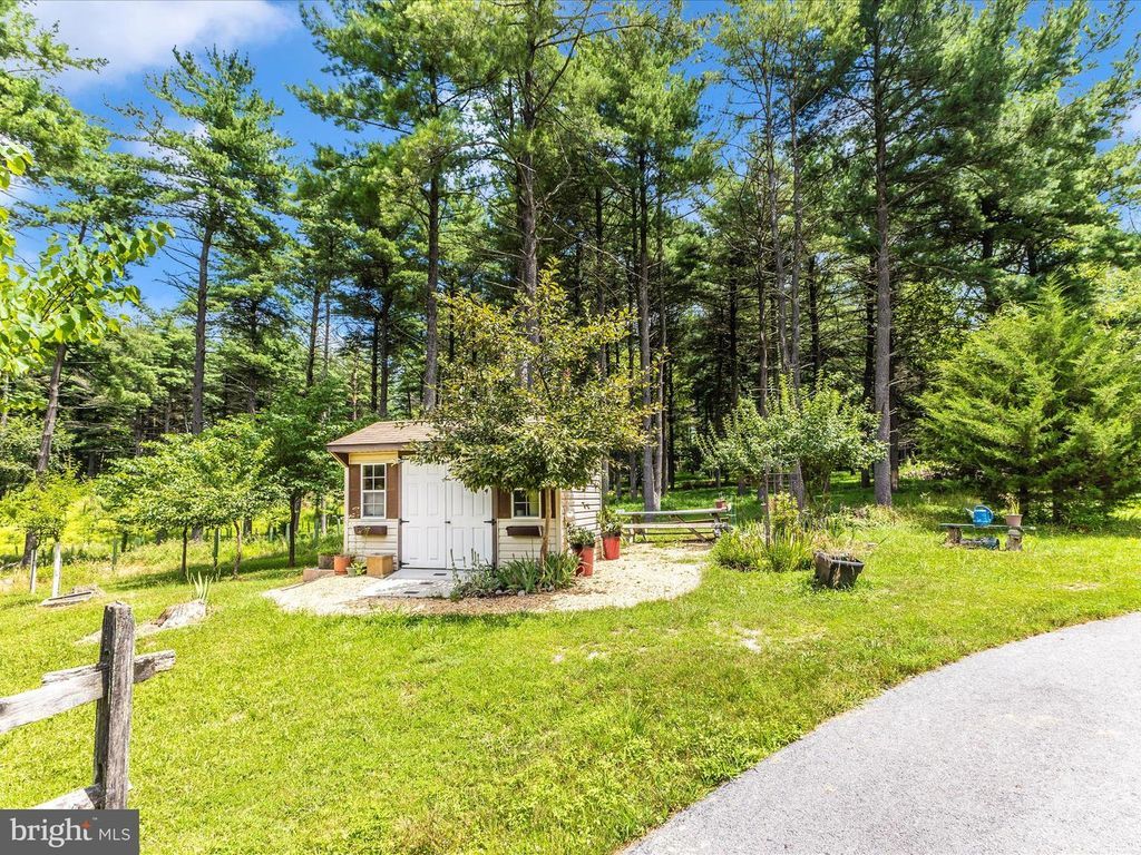 Image 58 of property listing at 10334 HARP RD, Walkersville, MD 21793