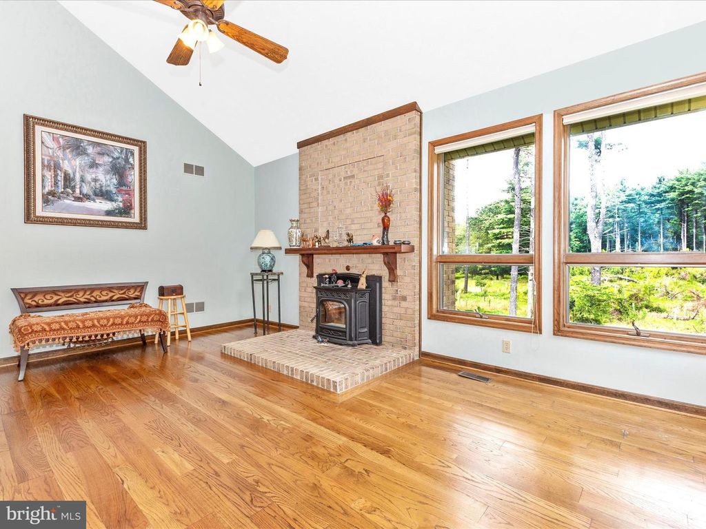 Image 7 of property listing at 10334 HARP RD, Walkersville, MD 21793