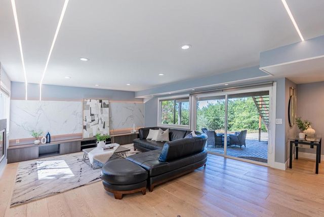 893 Madonna Way, Los Altos, CA 94024