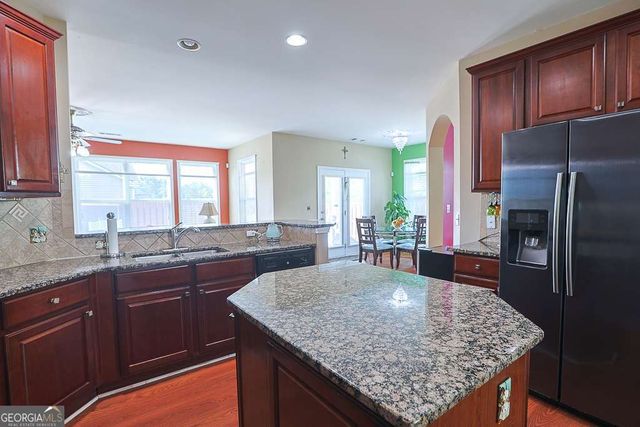 300 Hampton Place, Canton, GA 30115