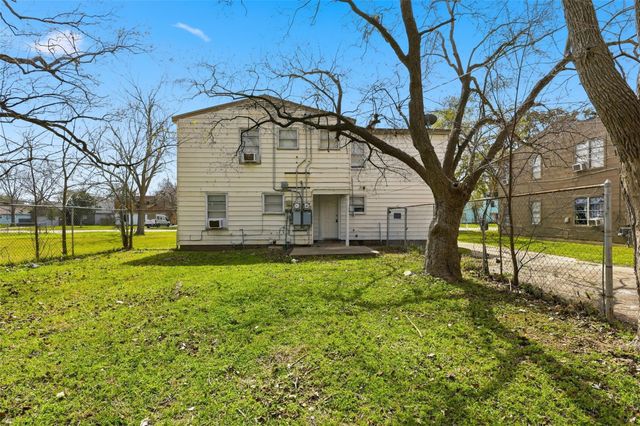 1228 5th Avenue N, Texas City, TX 77590