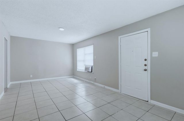 1228 5th Avenue N, Texas City, TX 77590