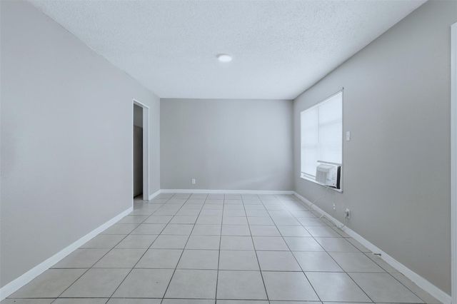 1228 5th Avenue N, Texas City, TX 77590