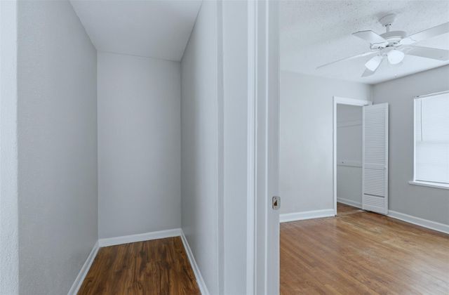 1228 5th Avenue N, Texas City, TX 77590