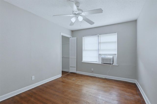 1228 5th Avenue N, Texas City, TX 77590