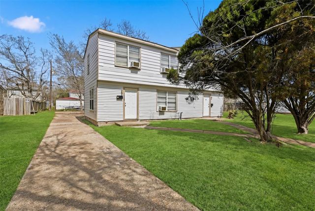 1228 5th Avenue N, Texas City, TX 77590