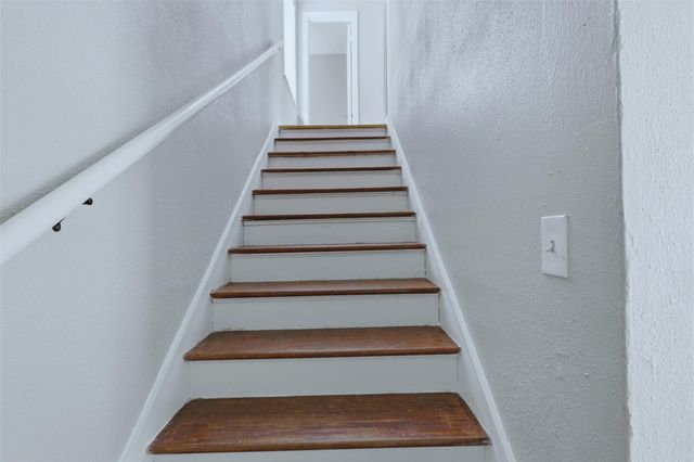 1228 5th Avenue N, Texas City, TX 77590