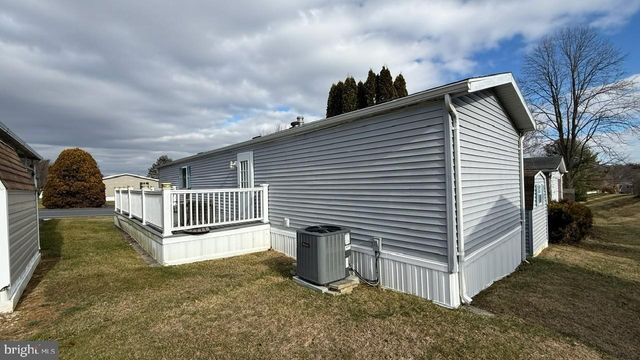 121 PHEASANT RIDGE CIR, Lancaster, PA 17603