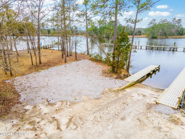 9219 Hart Drive, Oriental, NC 28571