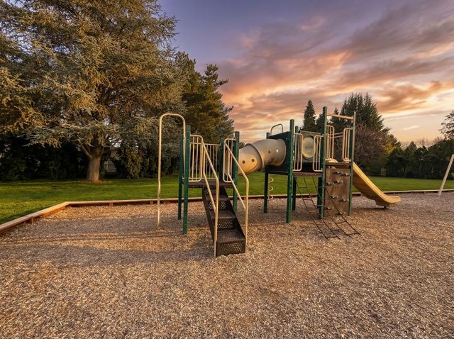 818 Carol Rae, Medford, OR 97501