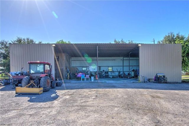 7084 Bartosch, Robstown, TX 78380