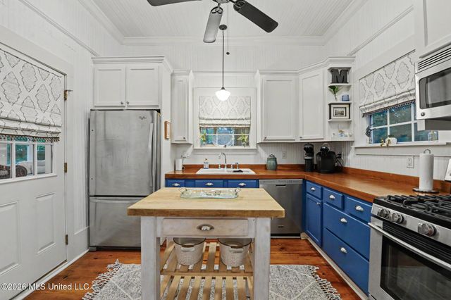 303 State Street, Bay Saint Louis, MS 39520