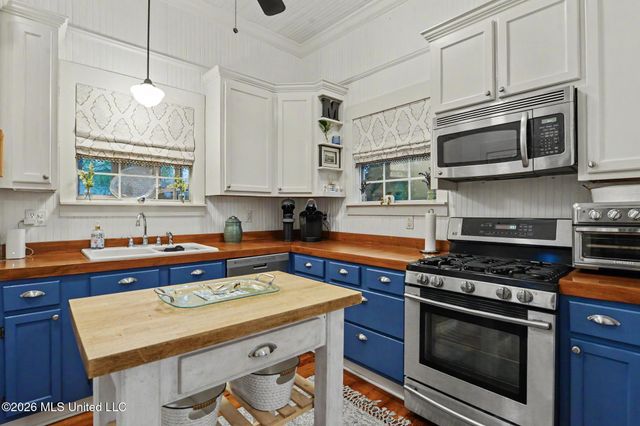 303 State Street, Bay Saint Louis, MS 39520