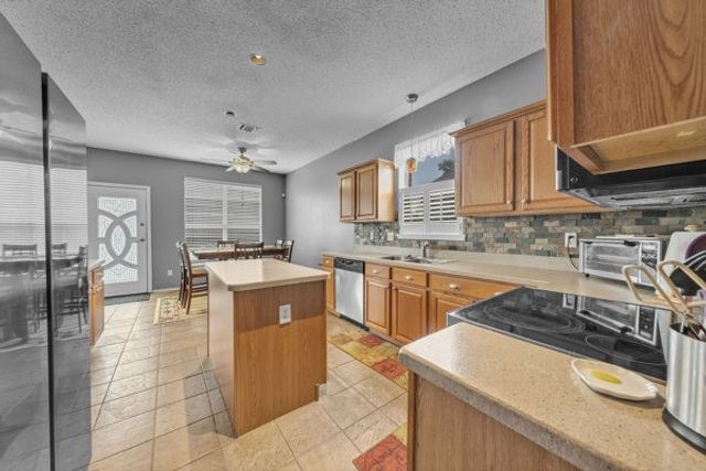 4024 Busch Gardens Drive, Fort Worth, TX 76123