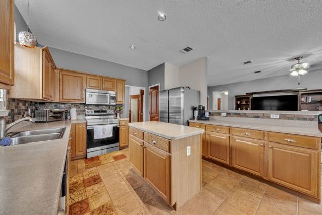 4024 Busch Gardens Drive, Fort Worth, TX 76123