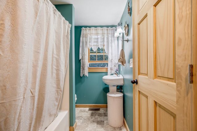 31 Pages Lane, Hampton Falls, NH 03844