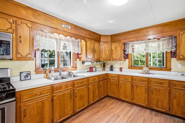 31 Pages Lane, Hampton Falls, NH 03844