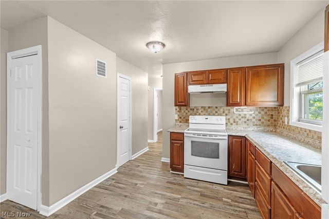 910 Ardella Avenue, Akron, OH 44306