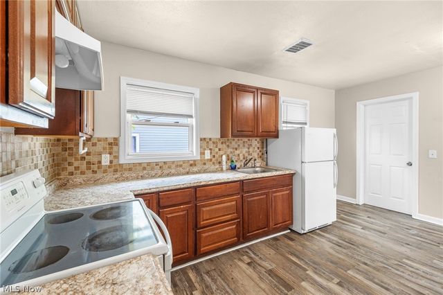 910 Ardella Avenue, Akron, OH 44306