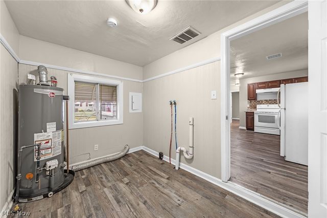 910 Ardella Avenue, Akron, OH 44306