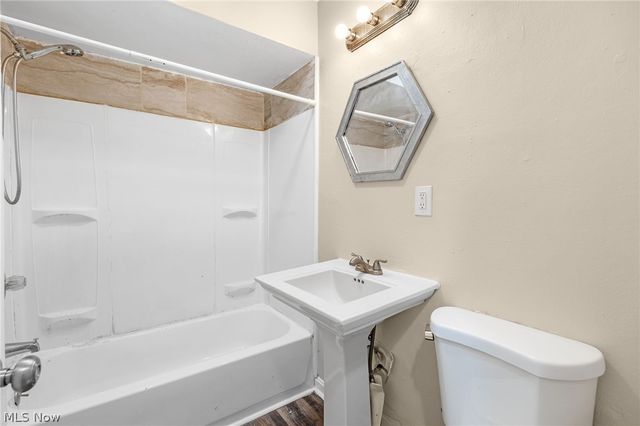 910 Ardella Avenue, Akron, OH 44306