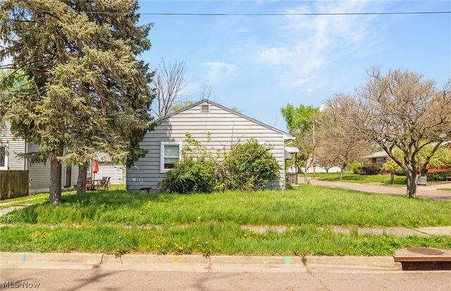 910 Ardella Avenue, Akron, OH 44306