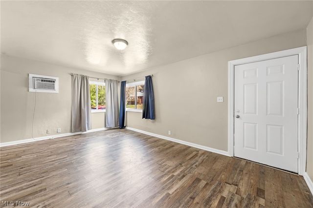 910 Ardella Avenue, Akron, OH 44306