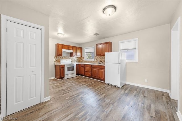 910 Ardella Avenue, Akron, OH 44306