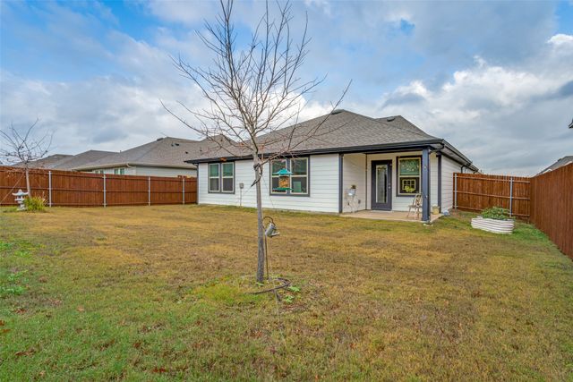 811 Primrose Lane, Pilot Point, TX 76258