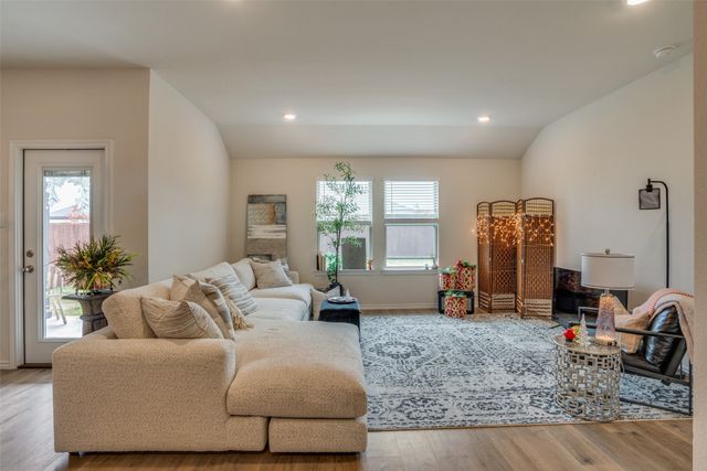 811 Primrose Lane, Pilot Point, TX 76258