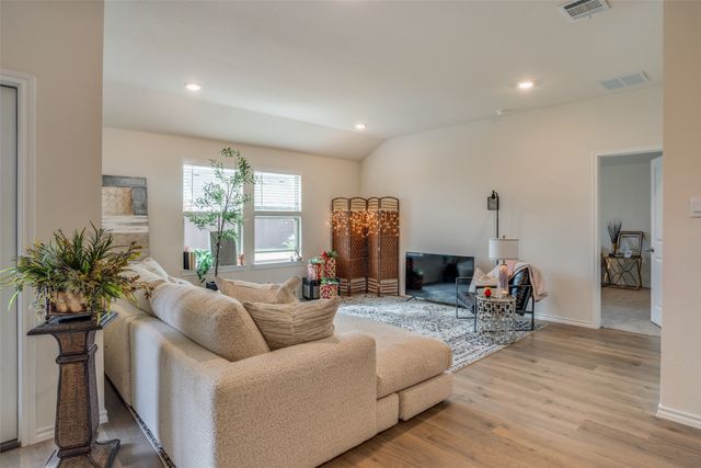 811 Primrose Lane, Pilot Point, TX 76258